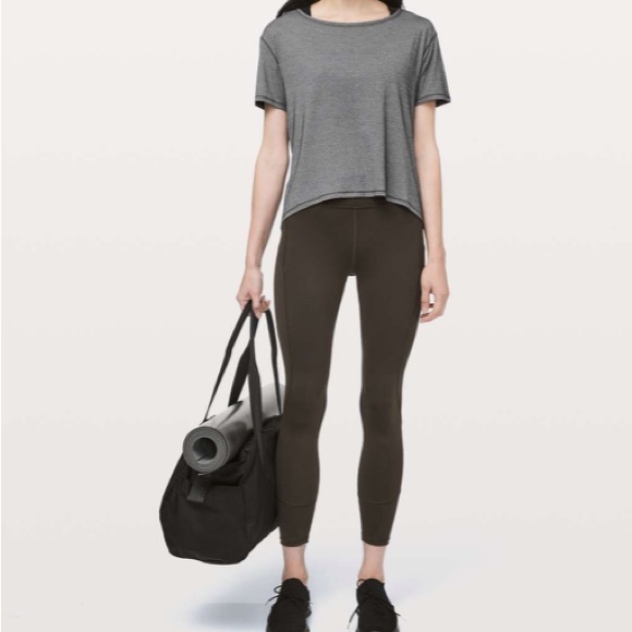 SOLD Lululemon in movement leggings 25” dark olive - Picture 4 of 8